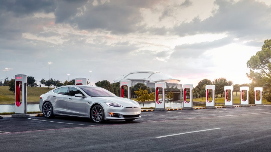 Tesla Model S en Supercharger Arlington